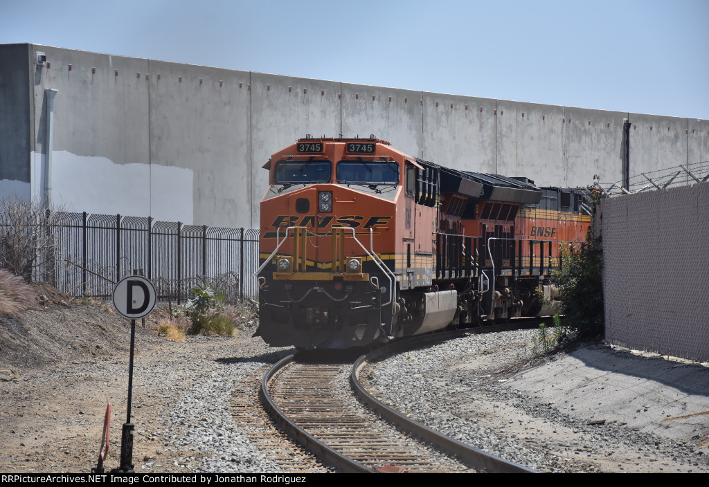 BNSF 3745